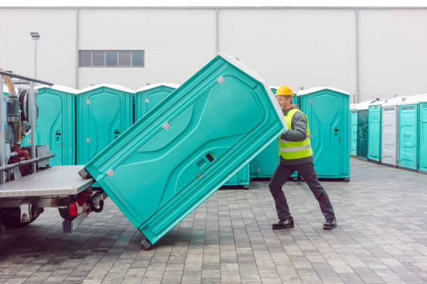 Best Portable restroom trailer rental  in Highland Park, IL