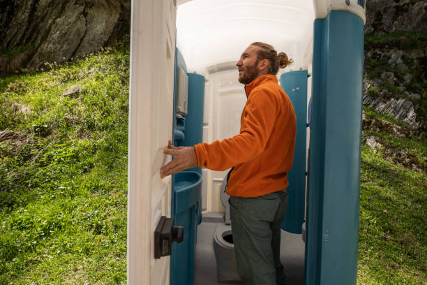 Best Porta potty rental near me  in Highland Park, IL